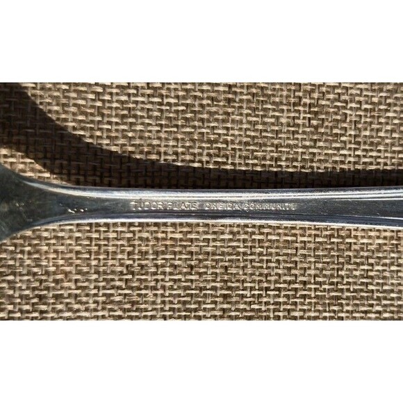 1 Vintage Oneida Community Tudor Queen Bess II Silver Plate 1946 Serving Spoon - Picture 6 of 13